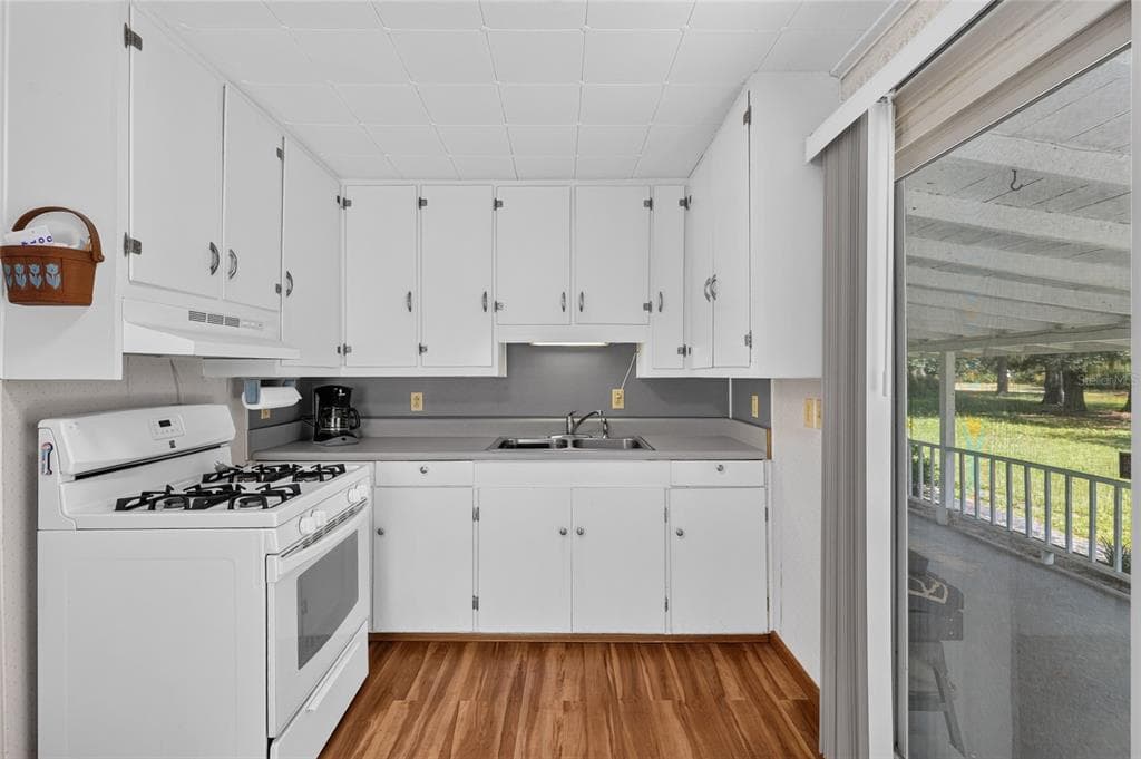 148 LAKE SHORE TERRACE photo 8