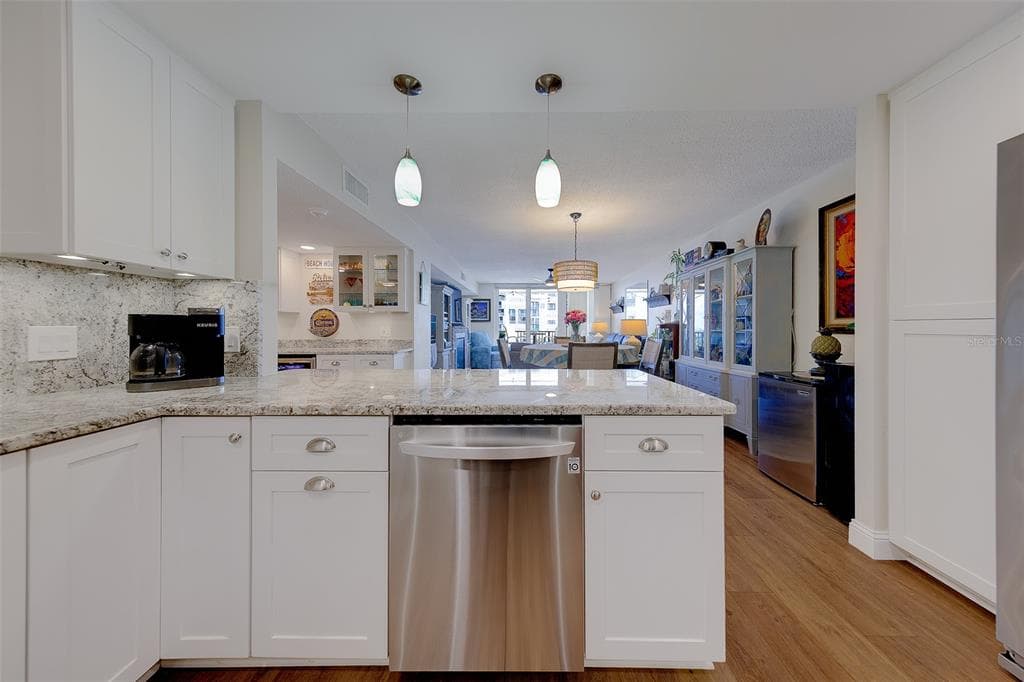 1460 GULF BOULEVARD 305 photo 6