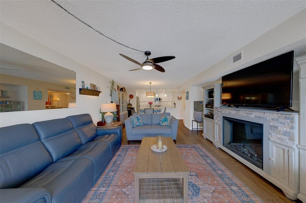 1460 GULF BOULEVARD 305 photo 12