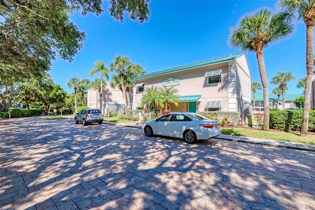 5683 MIDNIGHT PASS ROAD #105 4