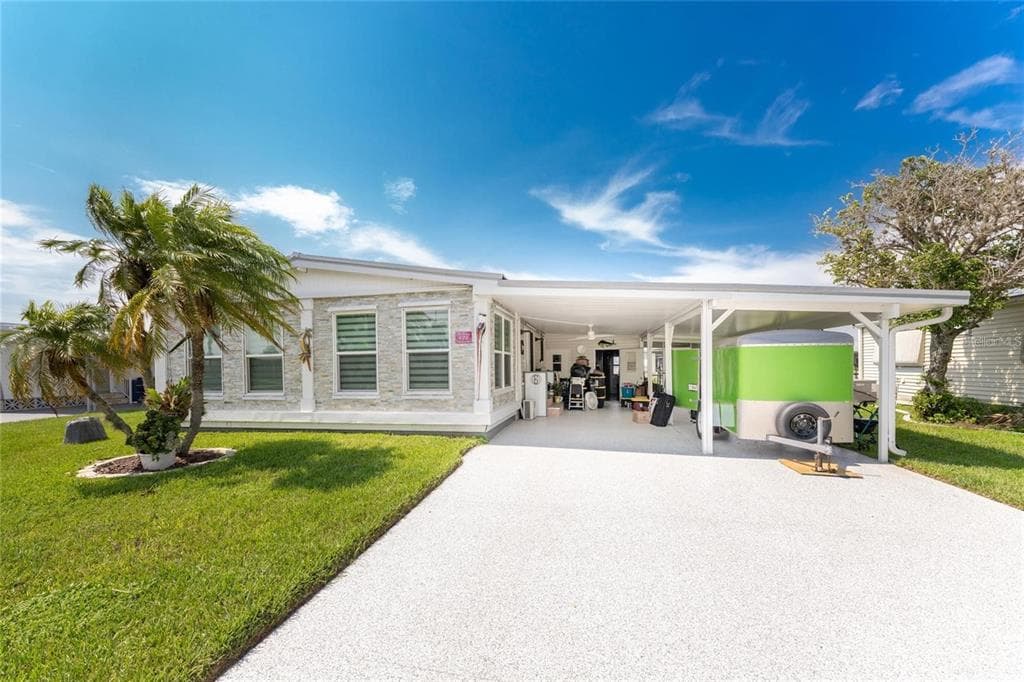 624 BLACKBURN BOULEVARD photo 2