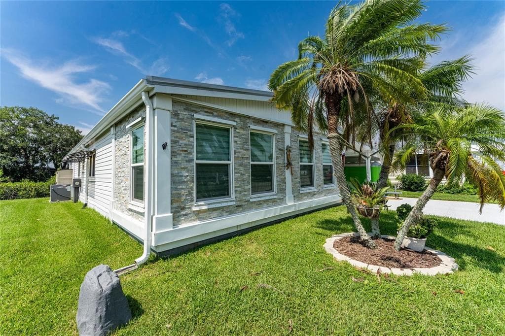 624 BLACKBURN BOULEVARD photo 4