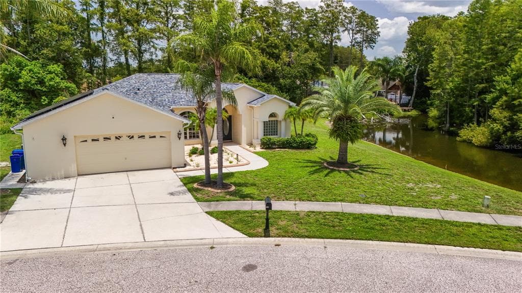 8153 BAYTREE DRIVE photo 3