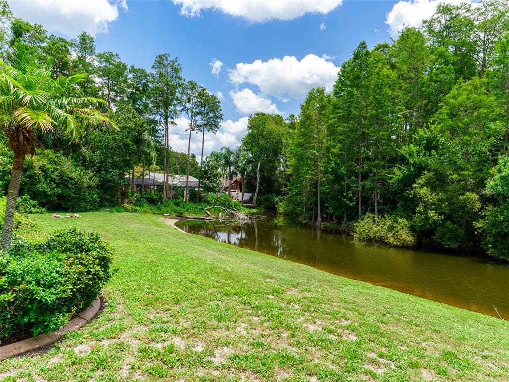 8153 BAYTREE DRIVE photo 4
