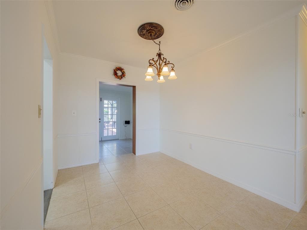 2410 RIVERSIDE DRIVE E photo 14