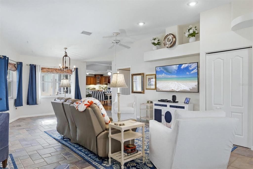 801 ROTONDA CIRCLE photo 8