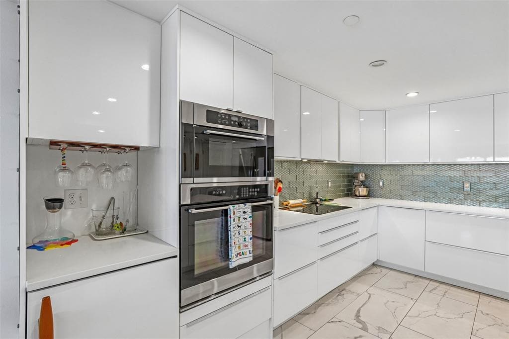 2 ADALIA AVENUE 301 photo 11