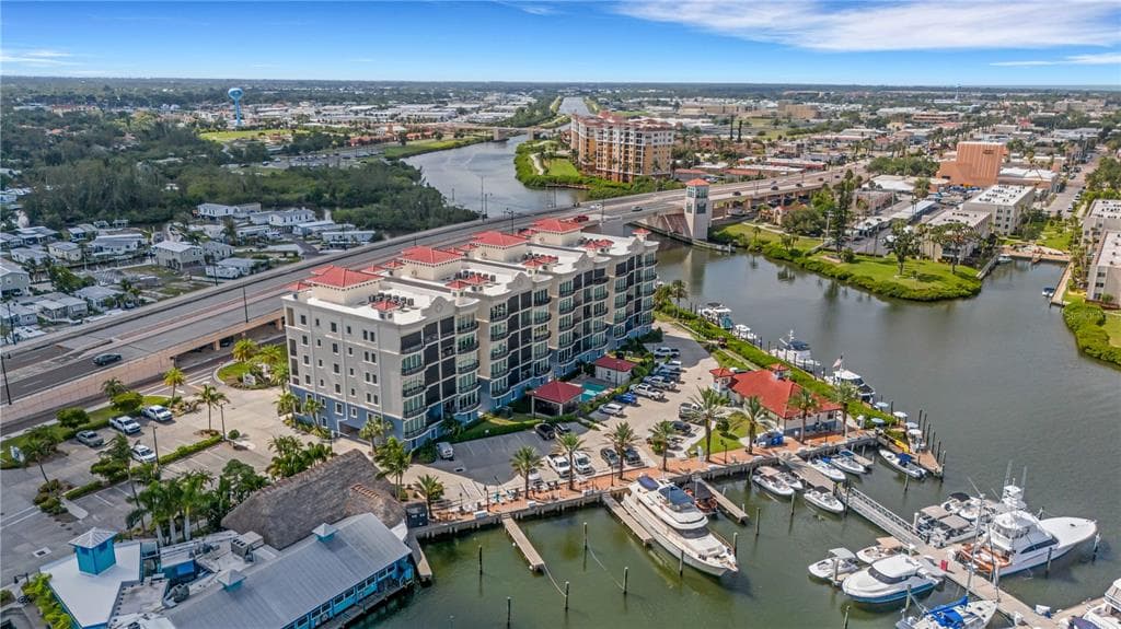 505 TAMIAMI TRAIL N 501 photo 6