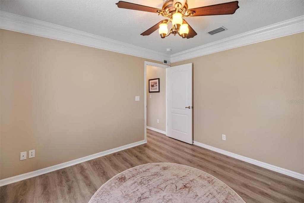 48 BARRING PLACE photo 19