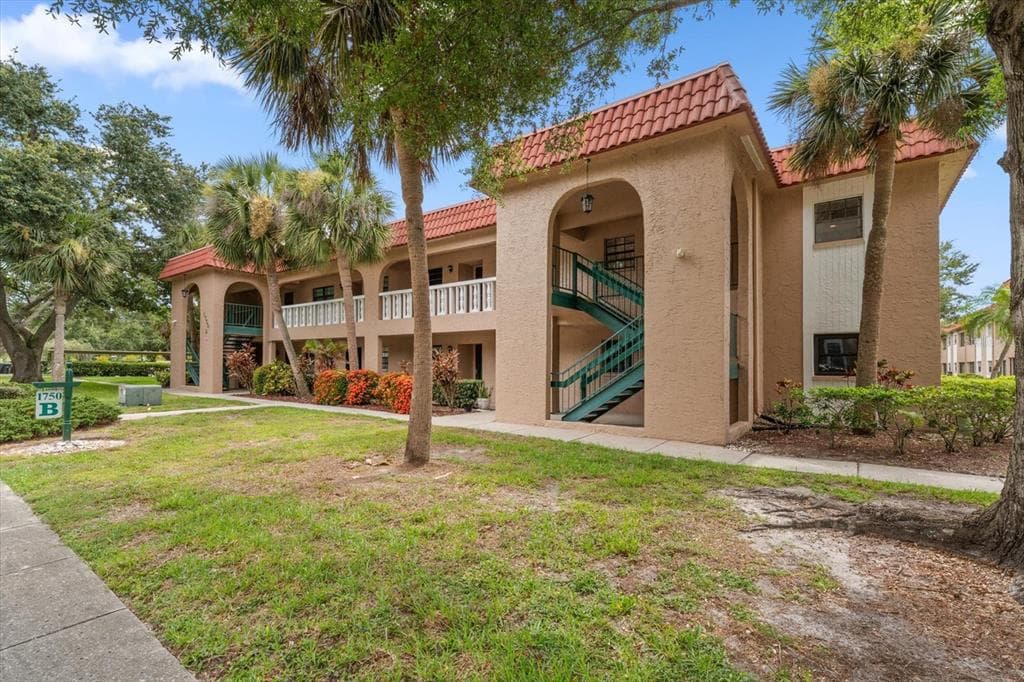 1750 BELLEAIR FOREST DRIVE B8 photo 2