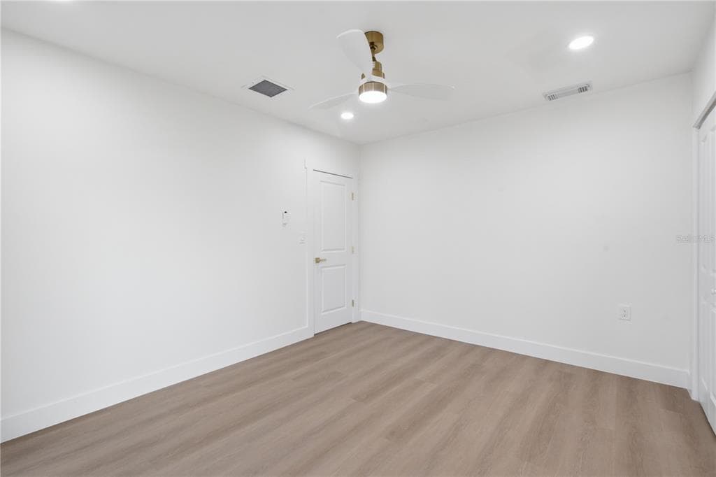 9460 TREASURE LANE NE photo 18