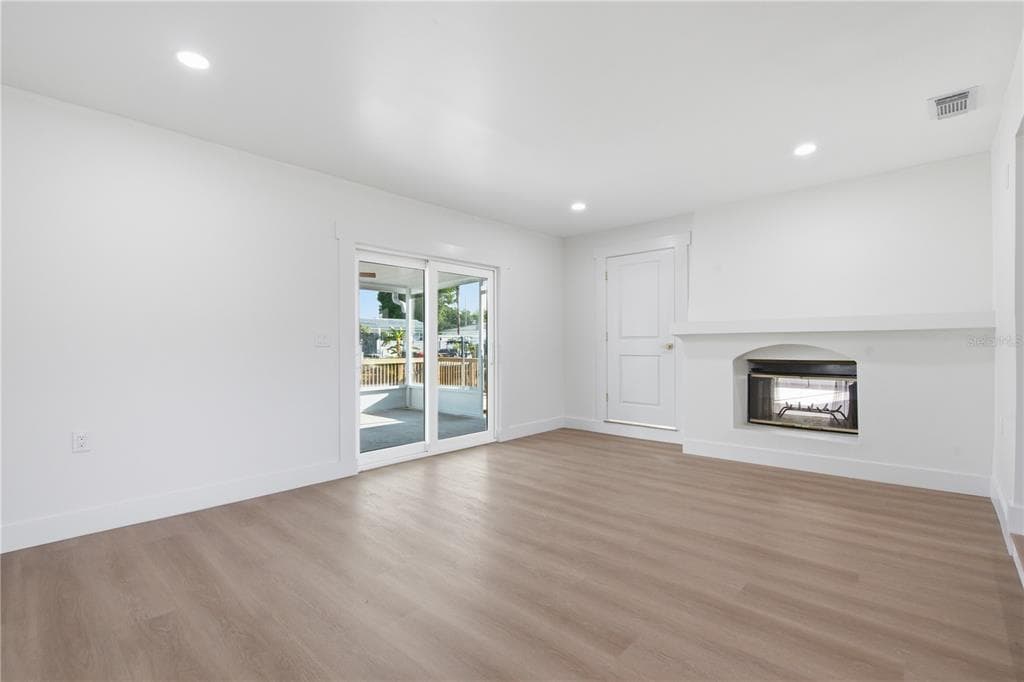 9460 TREASURE LANE NE photo 11