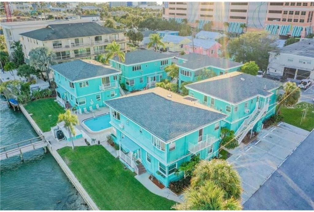 483 E SHORE DRIVE #D6 2