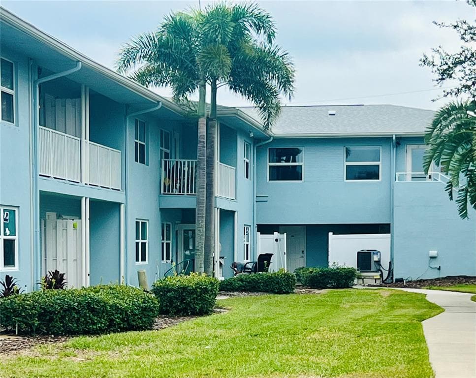 300 VENETIAN DRIVE #2 1