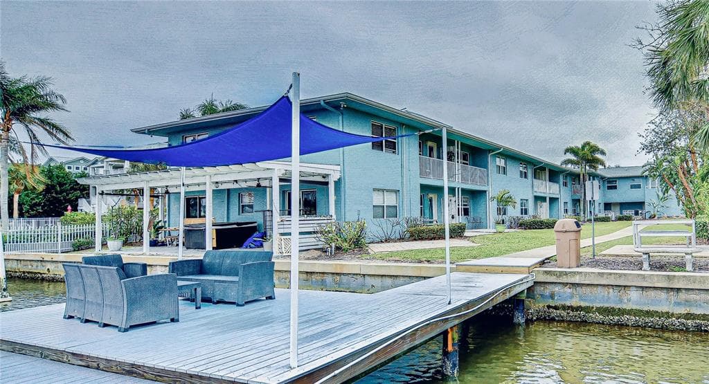 300 VENETIAN DRIVE #2 5