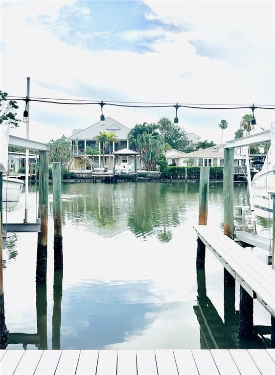 300 VENETIAN DRIVE #2 4