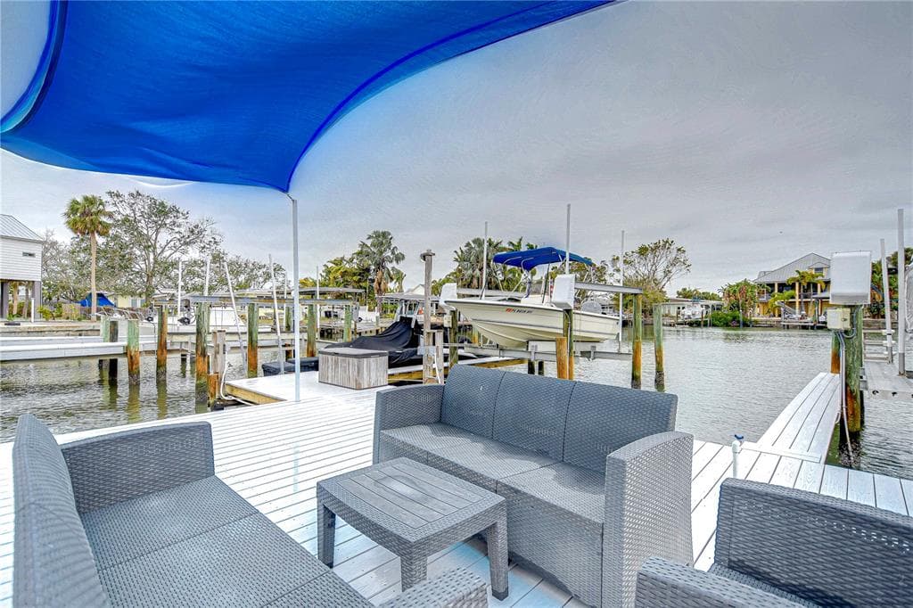 300 VENETIAN DRIVE #3 5