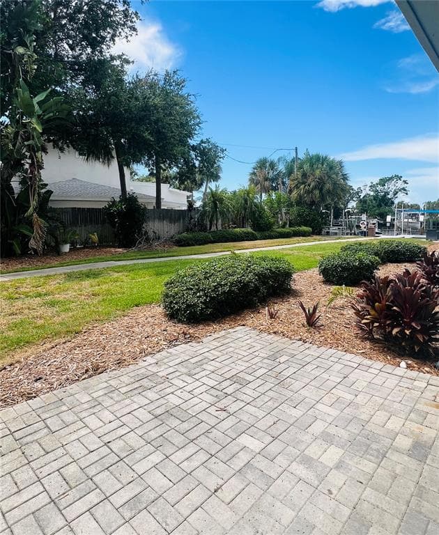 300 VENETIAN DRIVE 3 photo 20