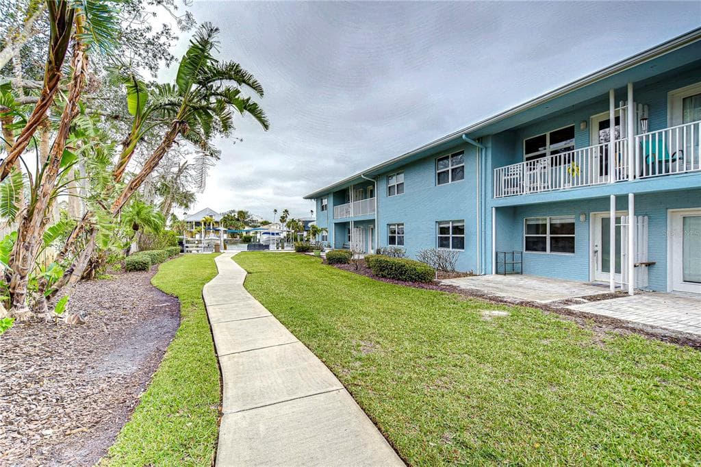 300 VENETIAN DRIVE 3 photo 21