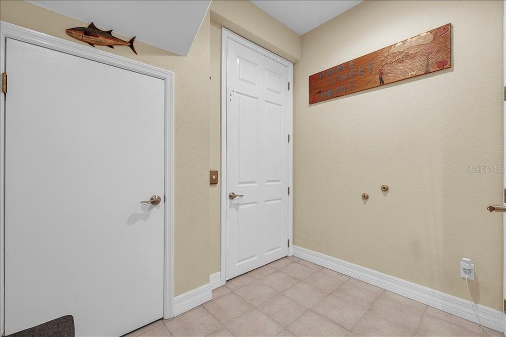 1323 MEDITERRANEAN DRIVE #122 4