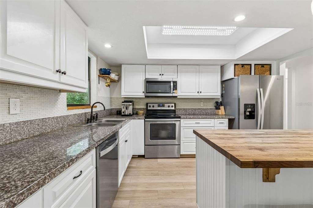 22408 SHORESIDE DRIVE photo 11