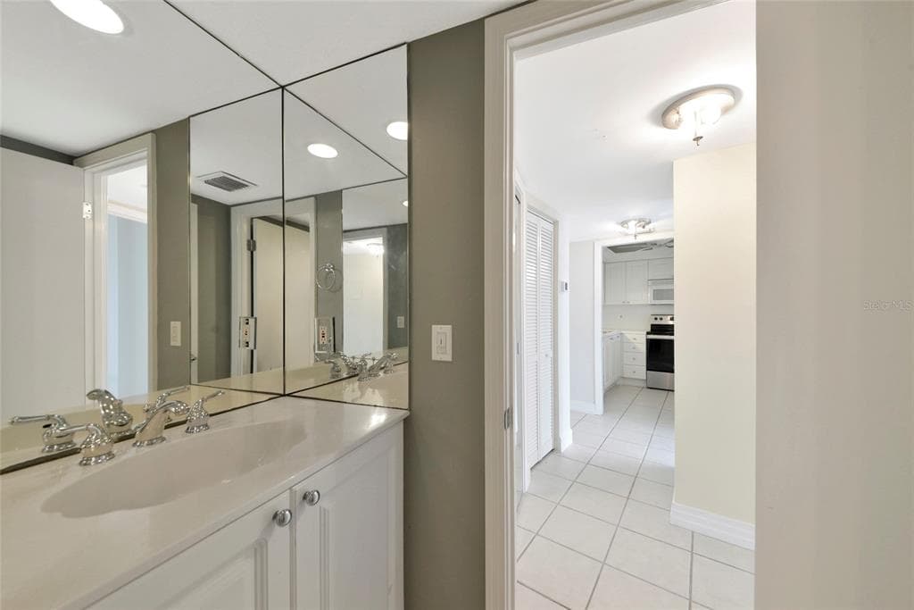 5855 MIDNIGHT PASS ROAD 514 photo 6
