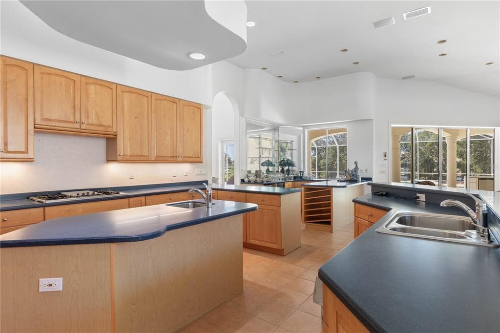 1 CAPRI COURT photo 18