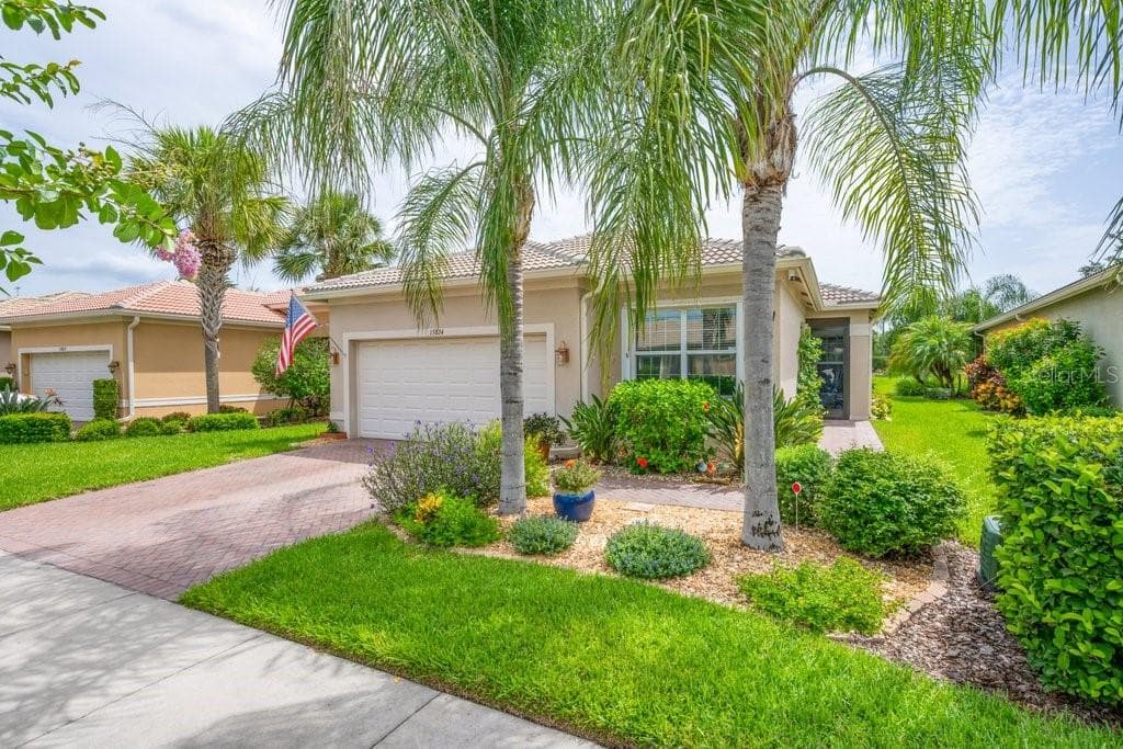 15824 AMBER FALLS DRIVE photo 1