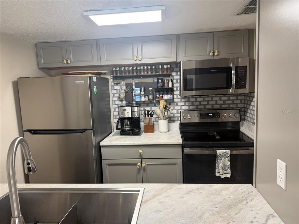 315 MEDALLION BOULEVARD H photo 8