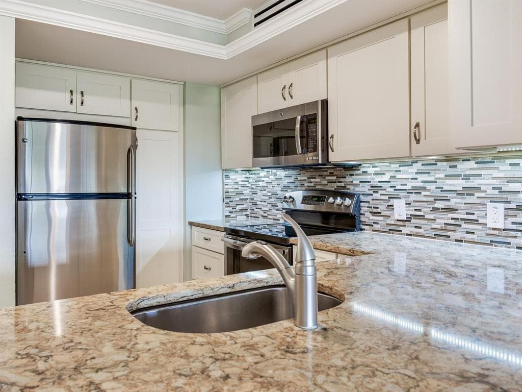 4141 BAYSHORE BOULEVARD 505 photo 11