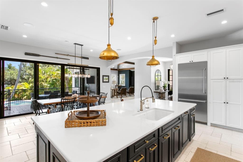 220 N HARBOR DRIVE photo 14