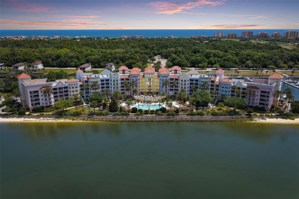 102 YACHT HARBOR DRIVE 467 photo 2