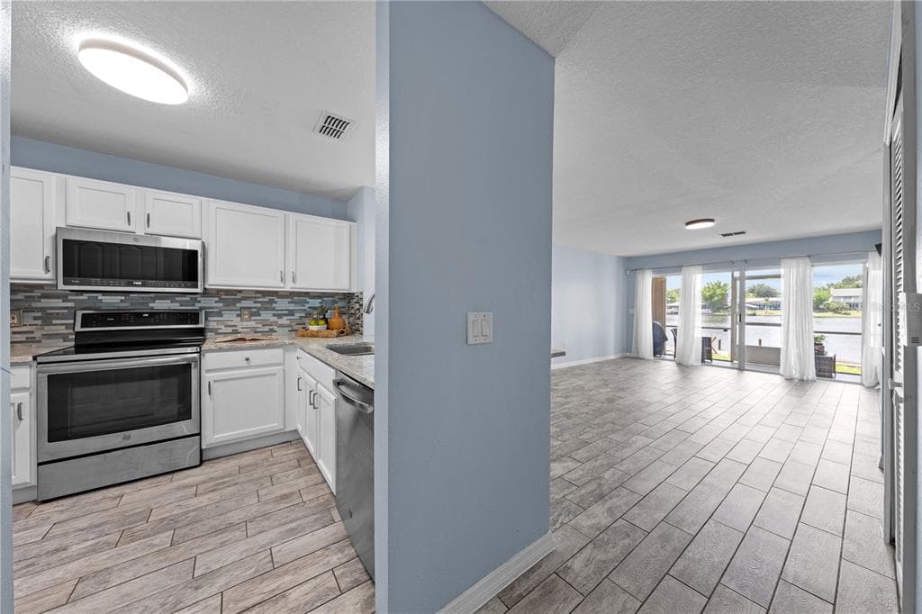 2705 EMERALD LAKE CT 2705 photo 16