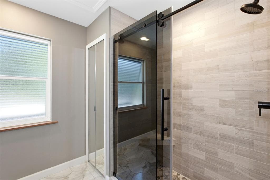465 MANDALAY ROAD photo 17