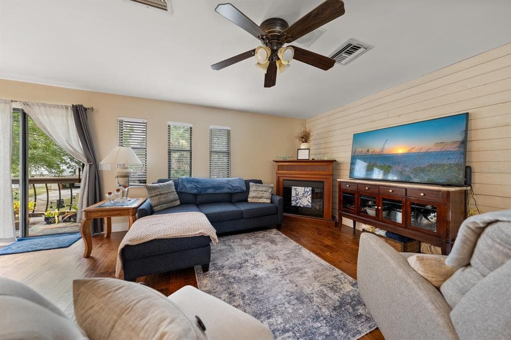 912 SEMINOLE BOULEVARD 5