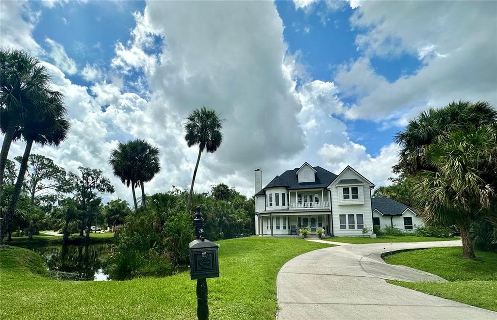1587 FIRETHORNE LAKES DRIVE photo 2