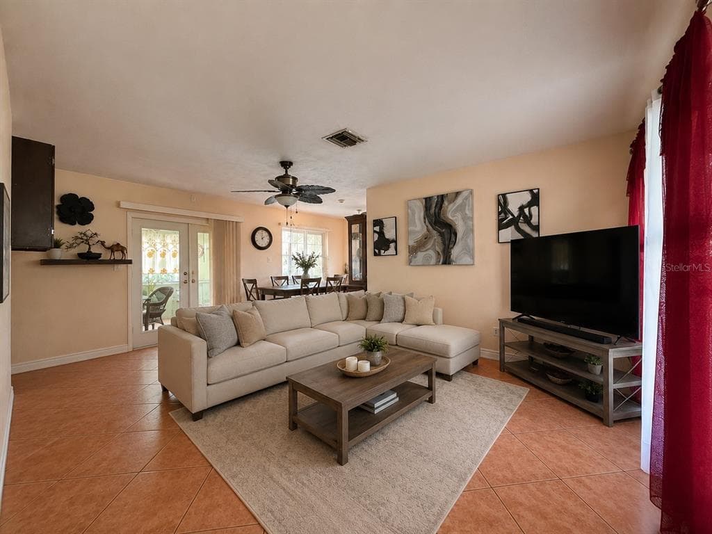 2209 AARON STREET photo 2