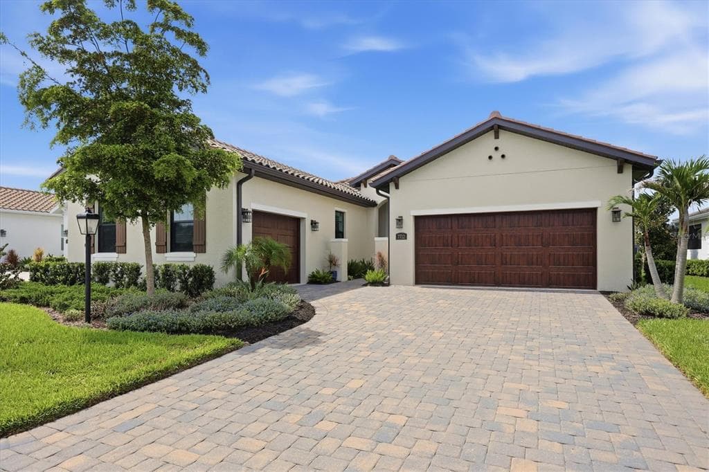 7712 SANDHILL LAKE DRIVE photo 4