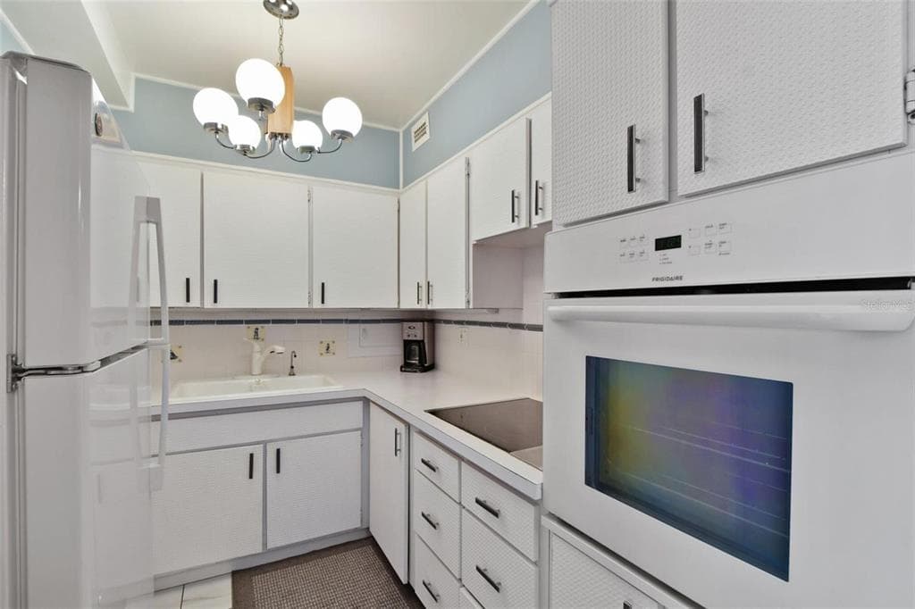31 ISLAND WAY #505 5
