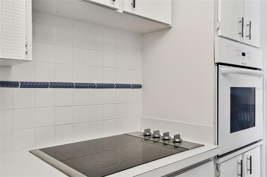 31 ISLAND WAY 505 photo 8