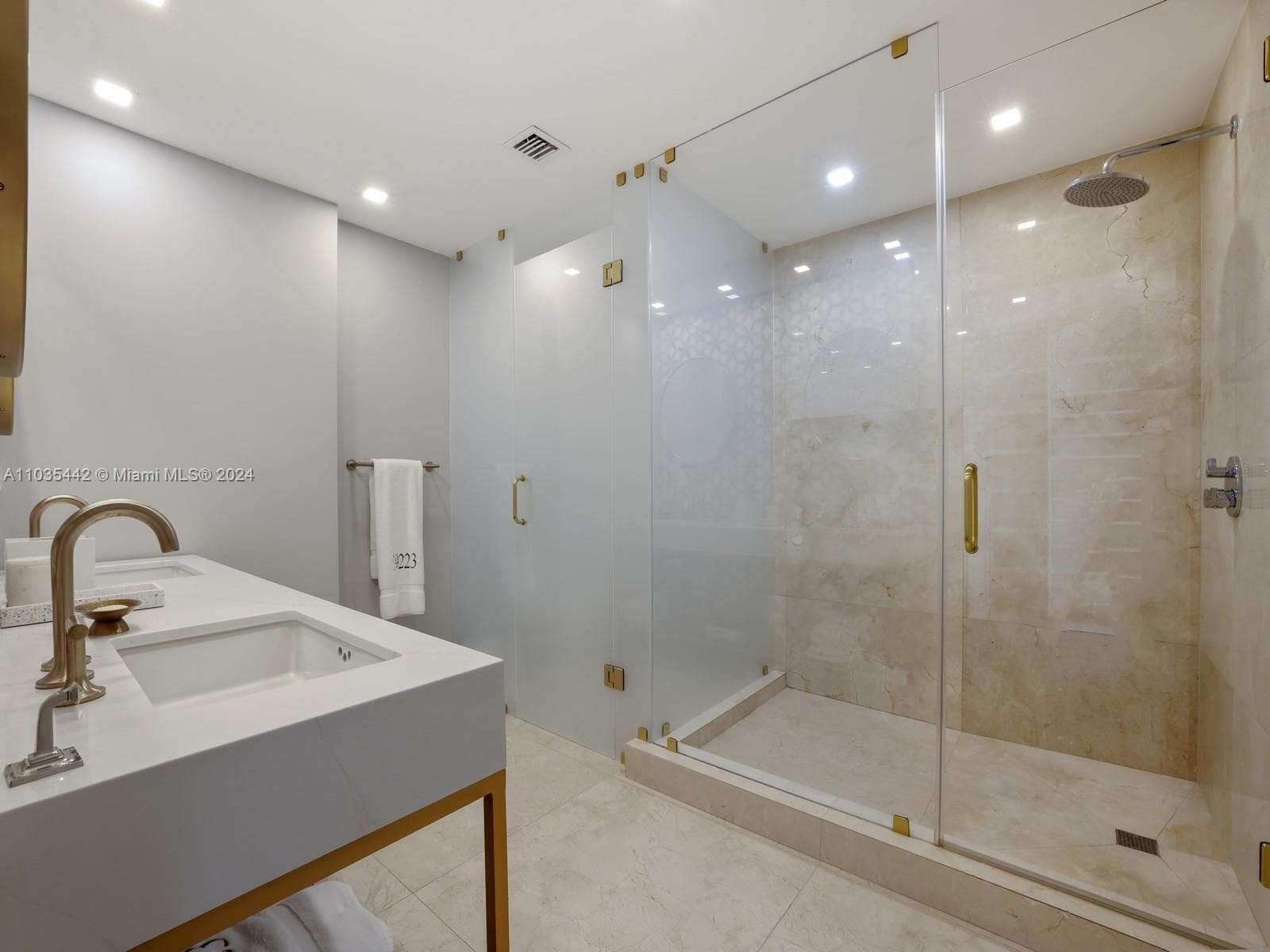 19223 Fisher Island Dr 19223 photo 25