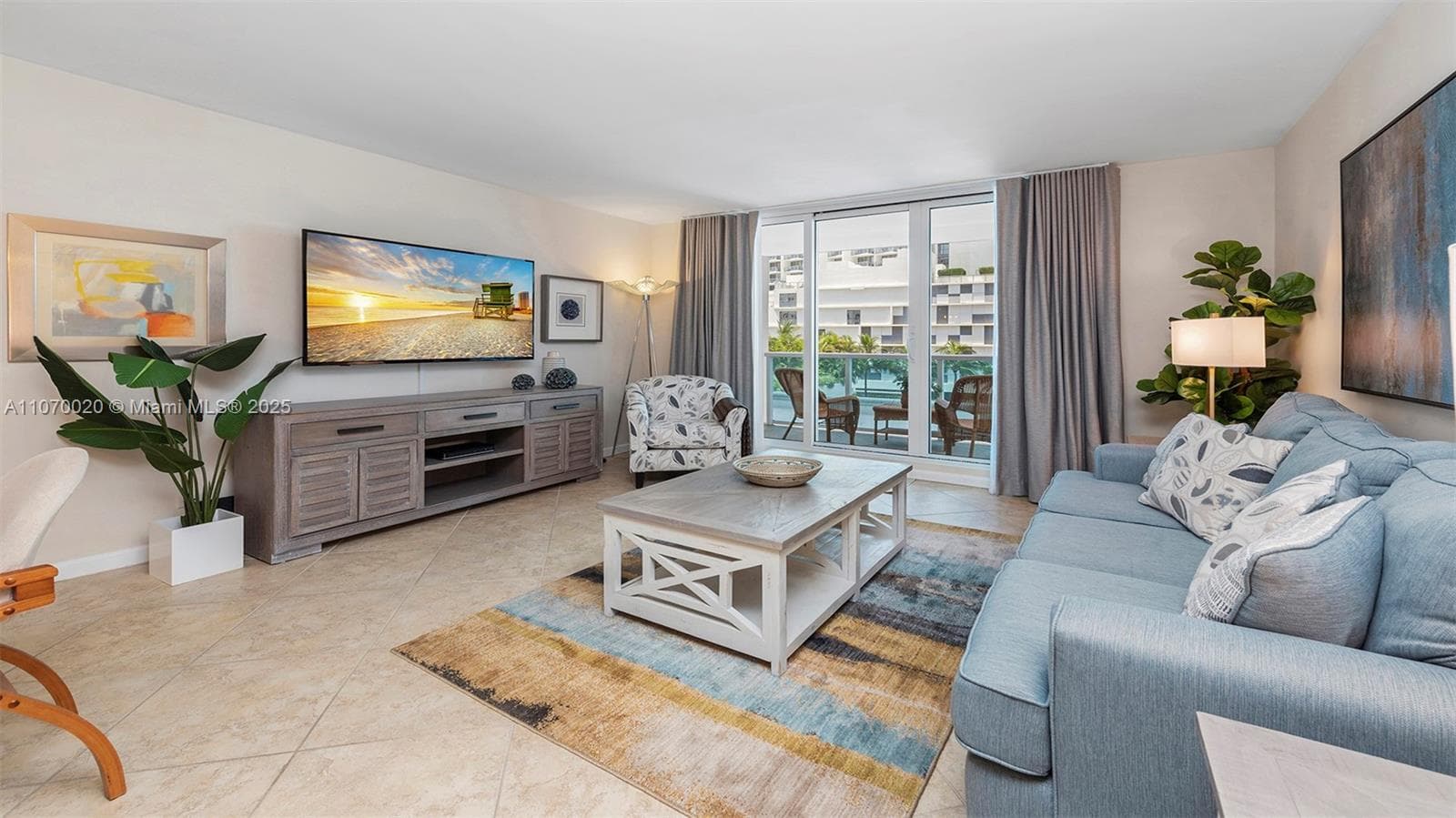 2301 Collins Ave 301 photo 6