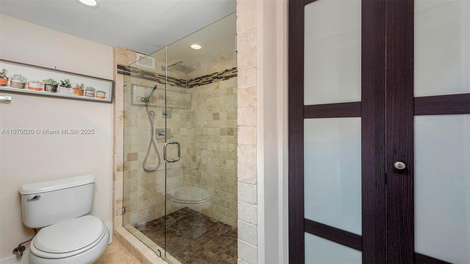 2301 Collins Ave 301 photo 12