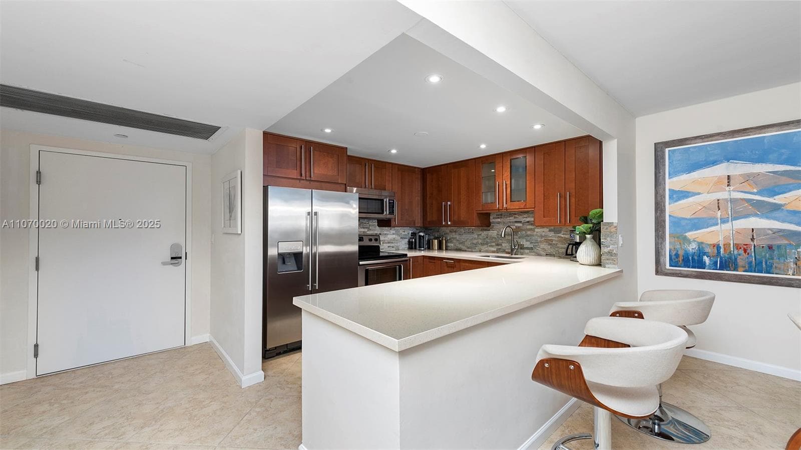 2301 Collins Ave 301 photo 10