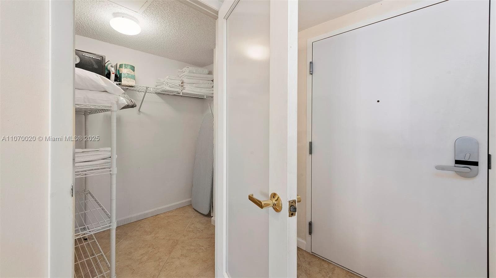 2301 Collins Ave 301 photo 19