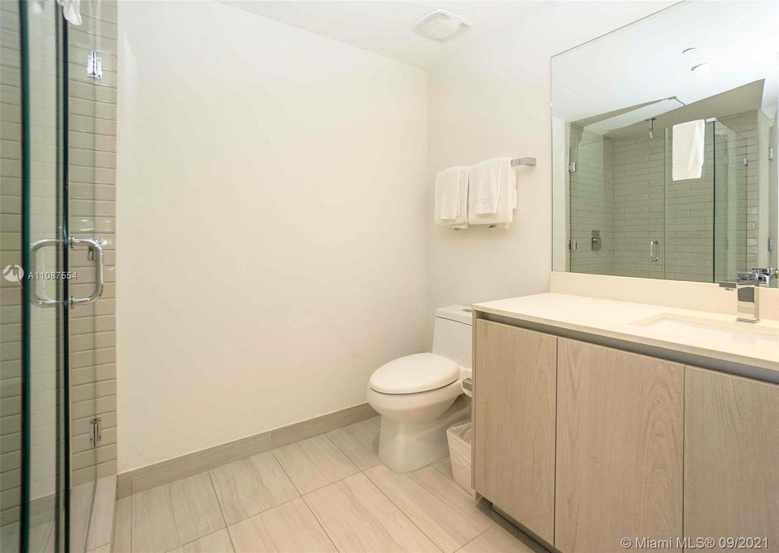 4010 Ocean Dr R3307 photo 17