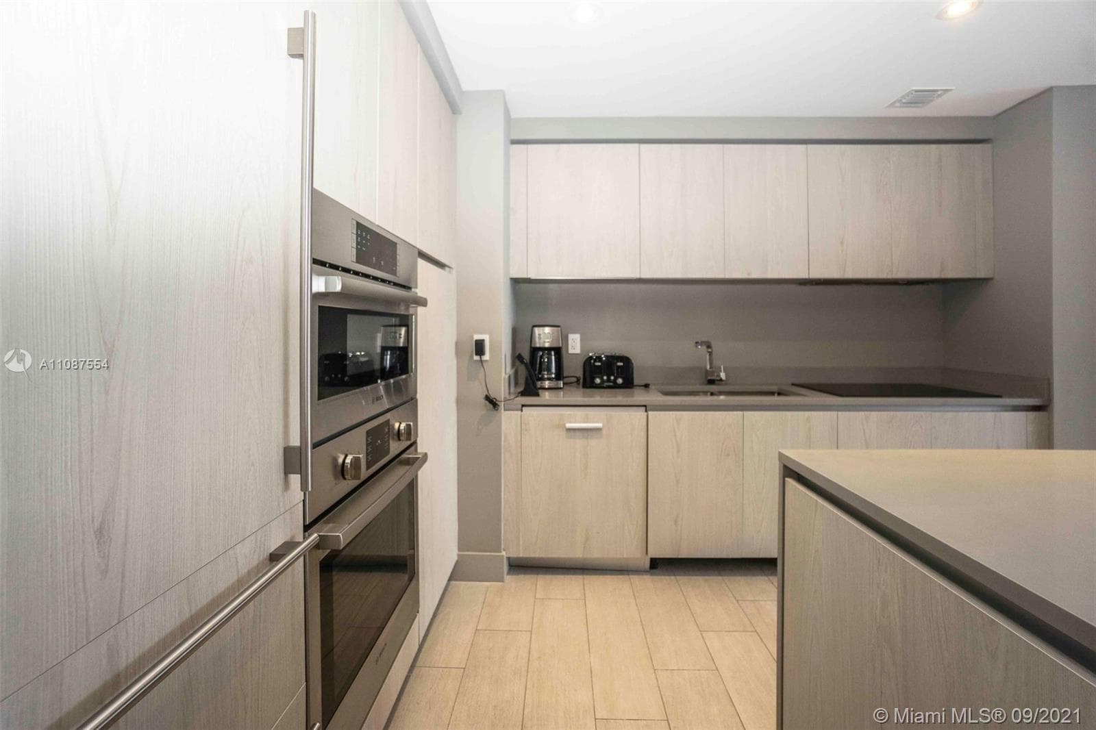 4010 Ocean Dr R3307 photo 12