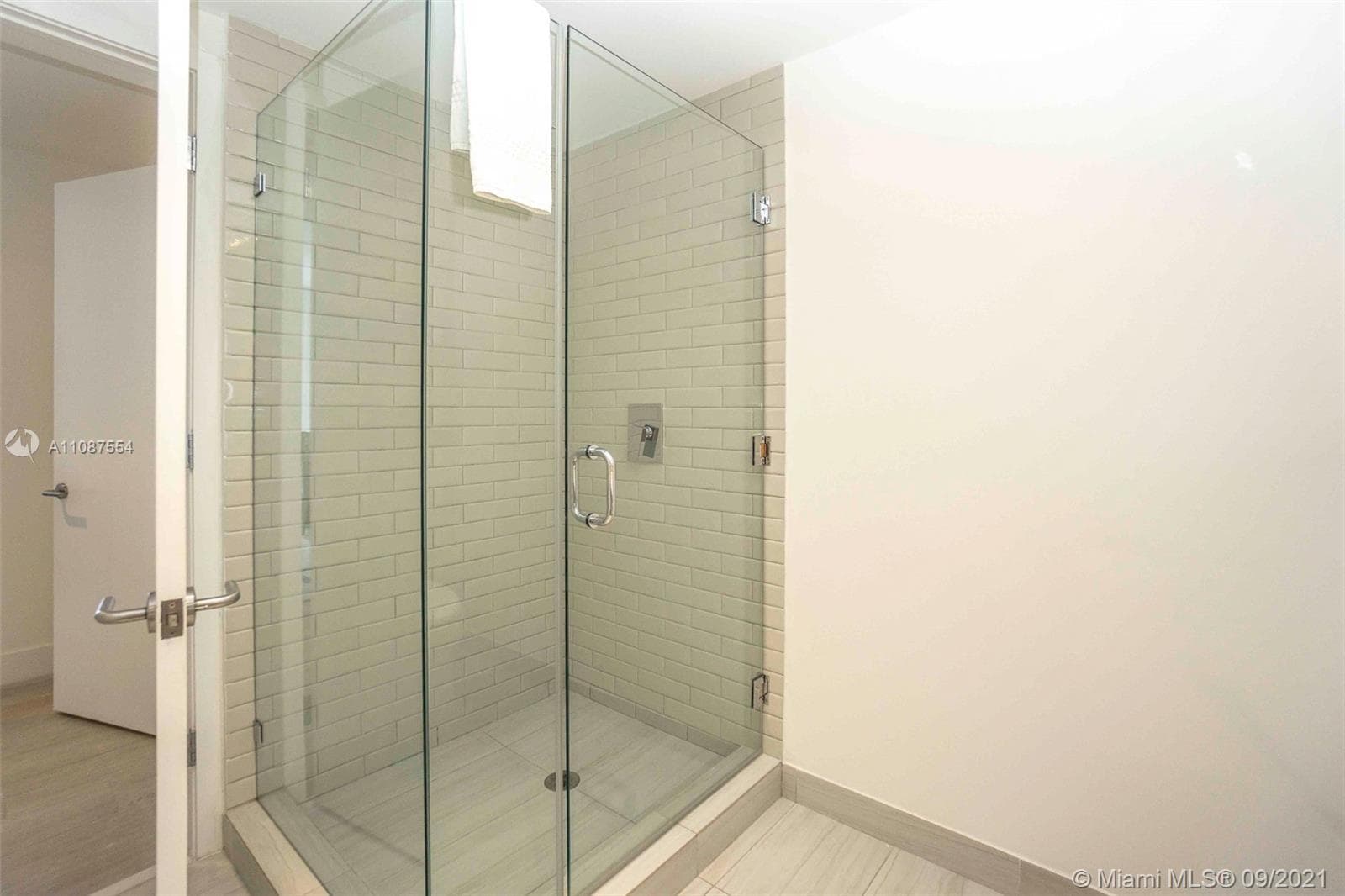 4010 Ocean Dr R3307 photo 18