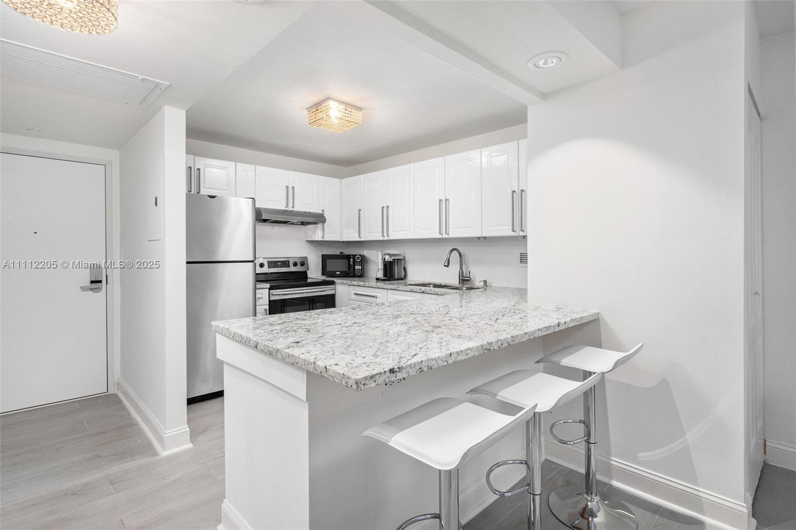 2301 Collins Ave 328 photo 7