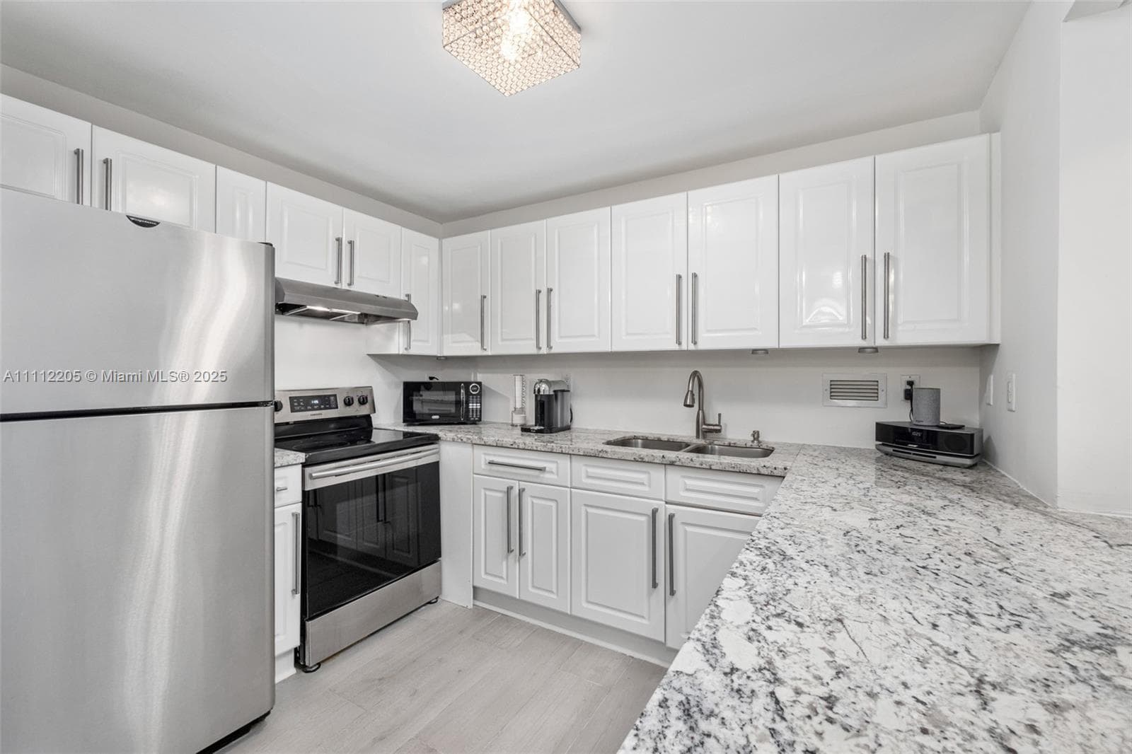 2301 Collins Ave 328 photo 3